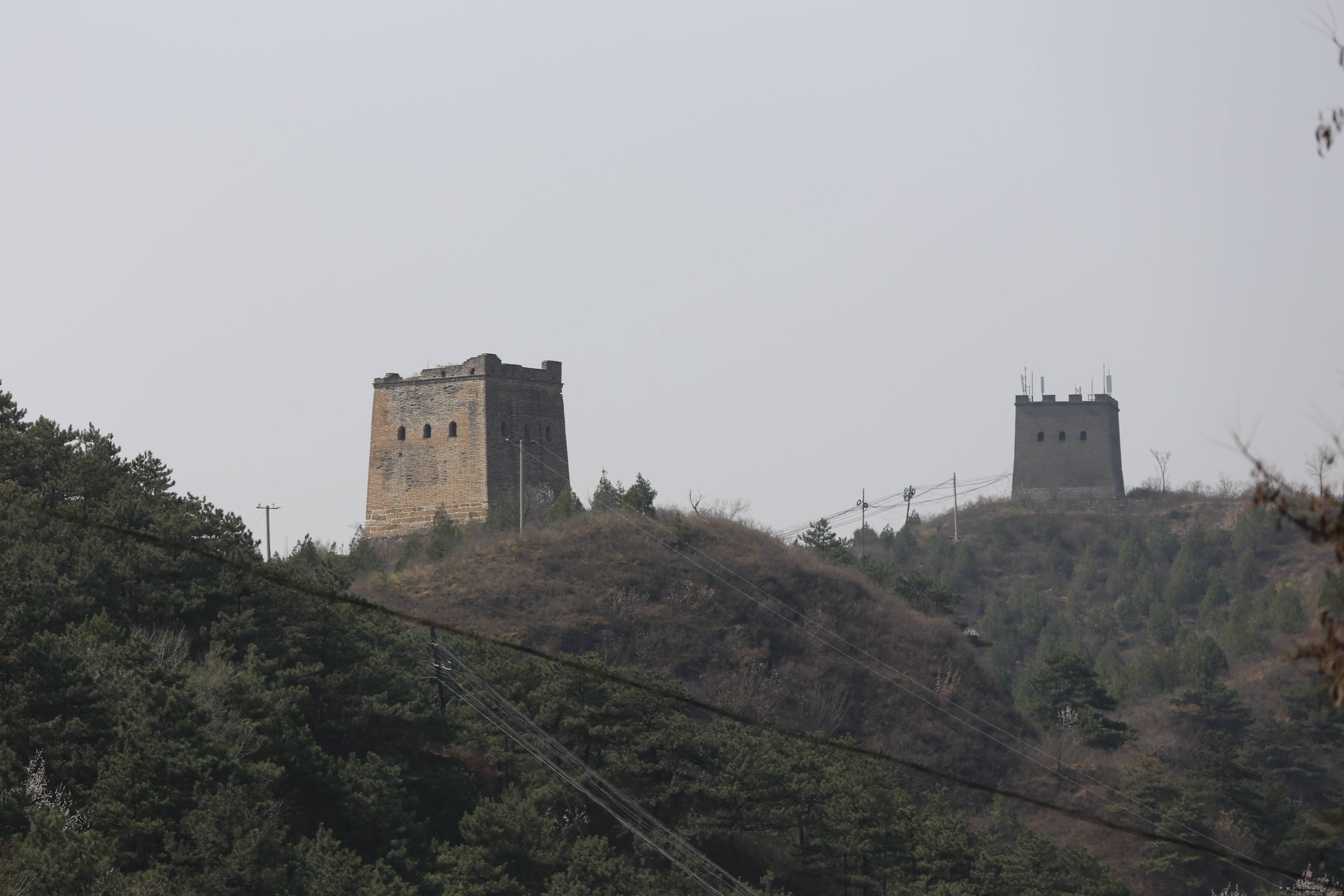 古北口关城所在无名山上的烽火台和手机基站 微信图片_202308101005595